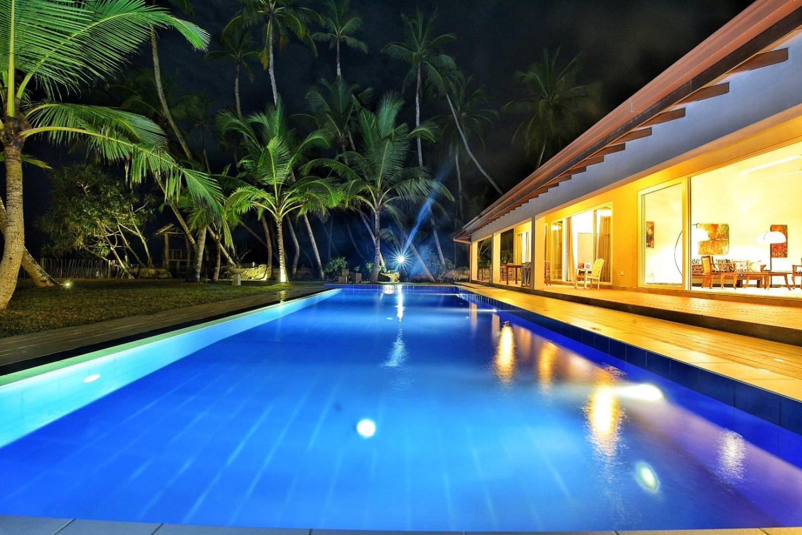 Arhimser Villa: Beachfront Bliss with Pool in Tangalle Exterior photo